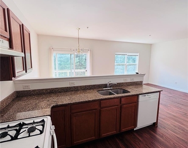 1011 King Way - Photo Thumbnail 11