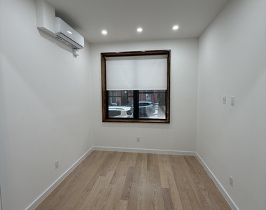 340 East 78th Street - Photo Thumbnail 4