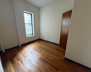 East 14th Street - Photo Thumbnail 3