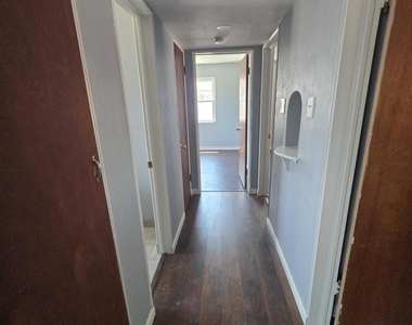 323 Mary Jeanne Lane - Photo Thumbnail 7