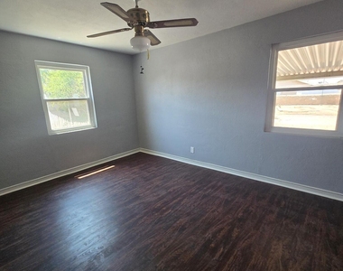 323 Mary Jeanne Lane - Photo Thumbnail 8