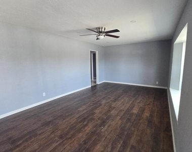 323 Mary Jeanne Lane - Photo Thumbnail 11