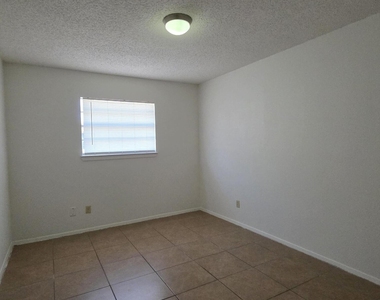 3005 Barkarian Place - Photo Thumbnail 16
