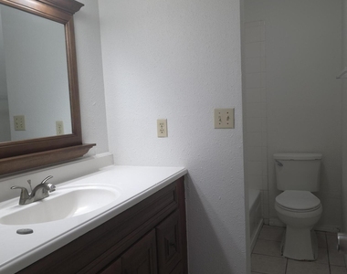 3005 Barkarian Place - Photo Thumbnail 20