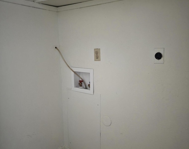 3005 Barkarian Place - Photo Thumbnail 15