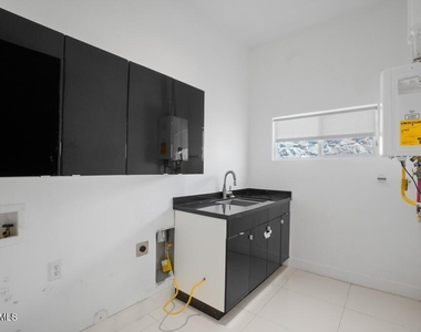 6324 Via Serena Drive - Photo Thumbnail 7