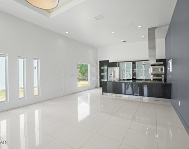 6324 Via Serena Drive - Photo Thumbnail 18