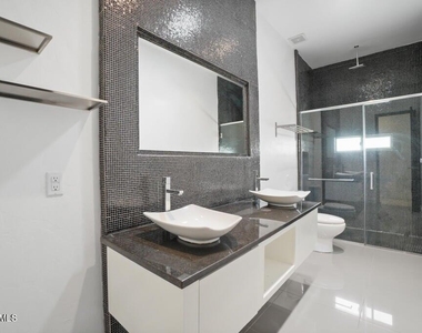 6324 Via Serena Drive - Photo Thumbnail 12