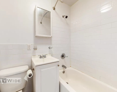 255 East 61st Street - Photo Thumbnail 1