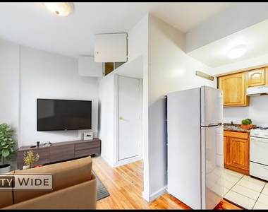 255 East 61st Street - Photo Thumbnail 2