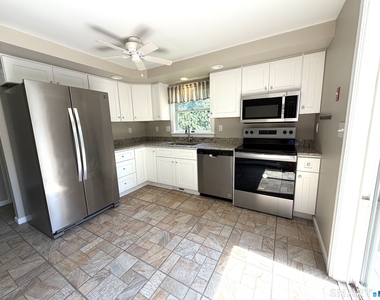 129 Main Street - Photo Thumbnail 5