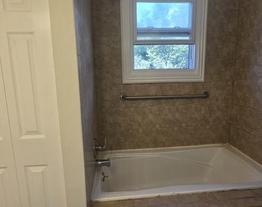 279 Captain Thomas Boulevard - Photo Thumbnail 11