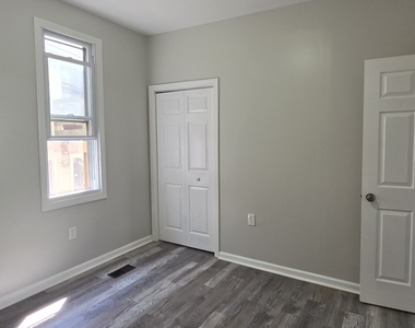 279 Captain Thomas Boulevard - Photo Thumbnail 15