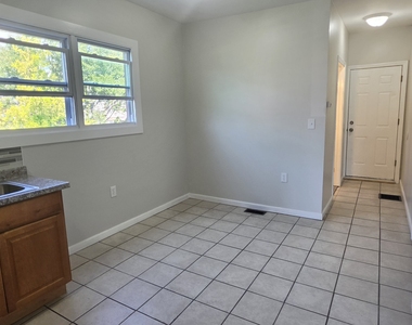 279 Captain Thomas Boulevard - Photo Thumbnail 5