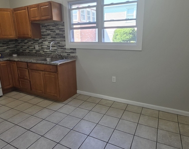 279 Captain Thomas Boulevard - Photo Thumbnail 4