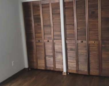 883 Rubber Avenue - Photo Thumbnail 10