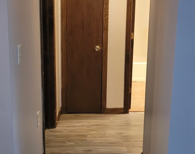 883 Rubber Avenue - Photo Thumbnail 8