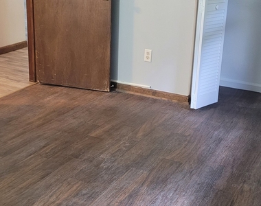 883 Rubber Avenue - Photo Thumbnail 14