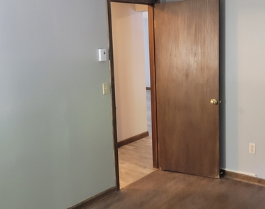 883 Rubber Avenue - Photo Thumbnail 9