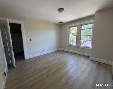 887 Howe Avenue - Photo Thumbnail 4