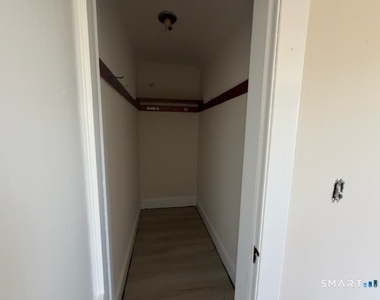 887 Howe Avenue - Photo Thumbnail 6