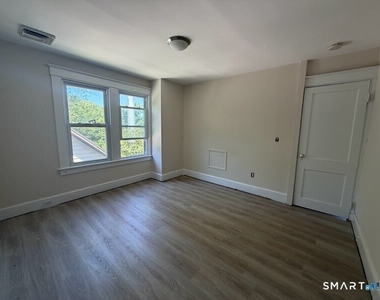 887 Howe Avenue - Photo Thumbnail 5