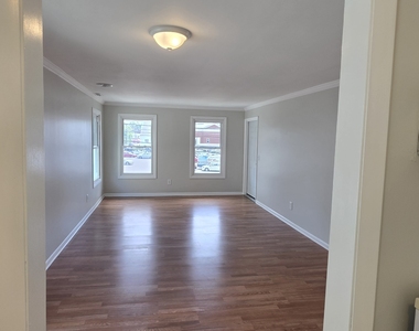 736 Savin Avenue - Photo Thumbnail 8