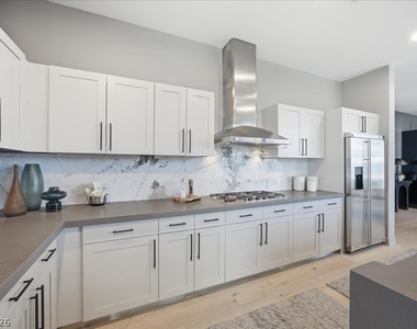 4575 Dean Martin Drive - Photo Thumbnail 8