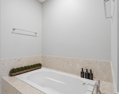 4575 Dean Martin Drive - Photo Thumbnail 24