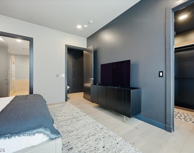 4575 Dean Martin Drive - Photo Thumbnail 16