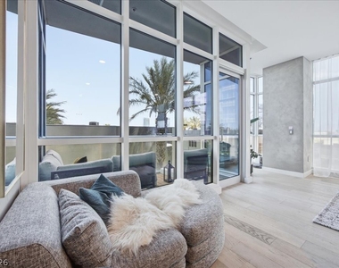 4575 Dean Martin Drive - Photo Thumbnail 13