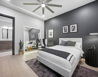 4575 Dean Martin Drive - Photo Thumbnail 18