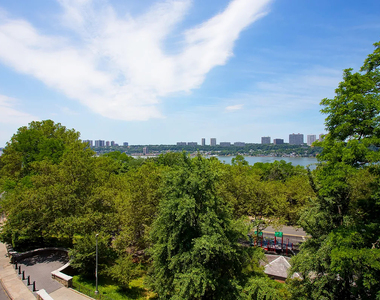 920 Riverside Drive - Photo Thumbnail 17