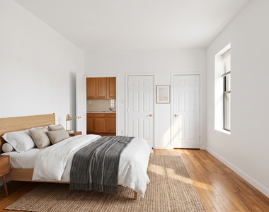 920 Riverside Drive - Photo Thumbnail 3