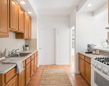920 Riverside Drive - Photo Thumbnail 8