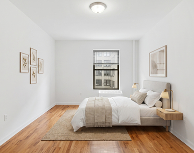 920 Riverside Drive - Photo Thumbnail 5