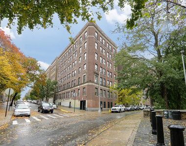 920 Riverside Drive - Photo Thumbnail 16