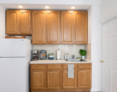 920 Riverside Drive - Photo Thumbnail 9