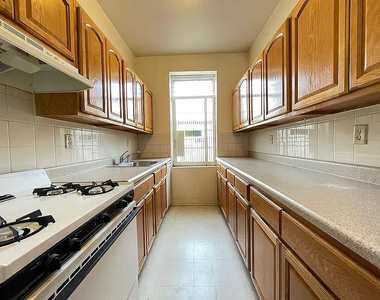 901 St Johns Place - Photo Thumbnail 1