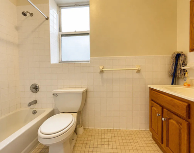 901 St Johns Place - Photo Thumbnail 3