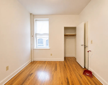 901 St Johns Place - Photo Thumbnail 2