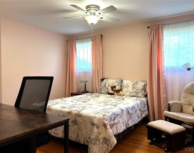 302 Oakridge Drive - Photo Thumbnail 18