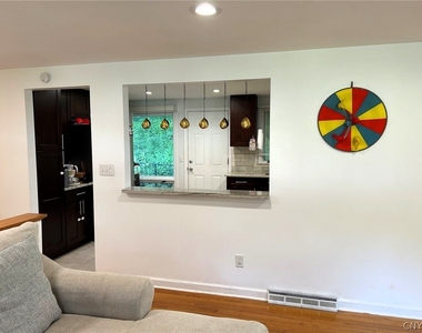 302 Oakridge Drive - Photo Thumbnail 5