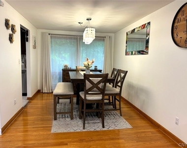 302 Oakridge Drive - Photo Thumbnail 14