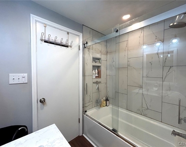302 Oakridge Drive - Photo Thumbnail 22