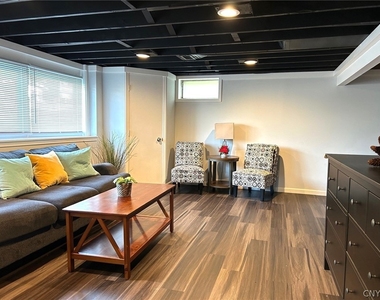 302 Oakridge Drive - Photo Thumbnail 29
