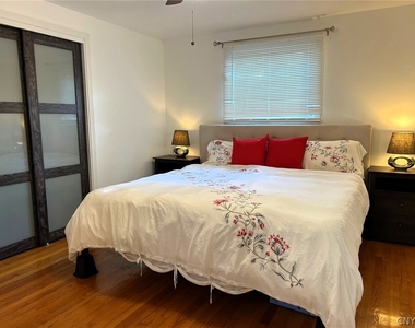 302 Oakridge Drive - Photo Thumbnail 16