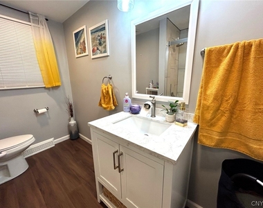 302 Oakridge Drive - Photo Thumbnail 23