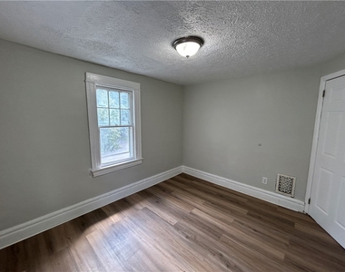 42 Villa St - Photo Thumbnail 10
