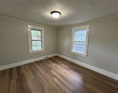 42 Villa St - Photo Thumbnail 5